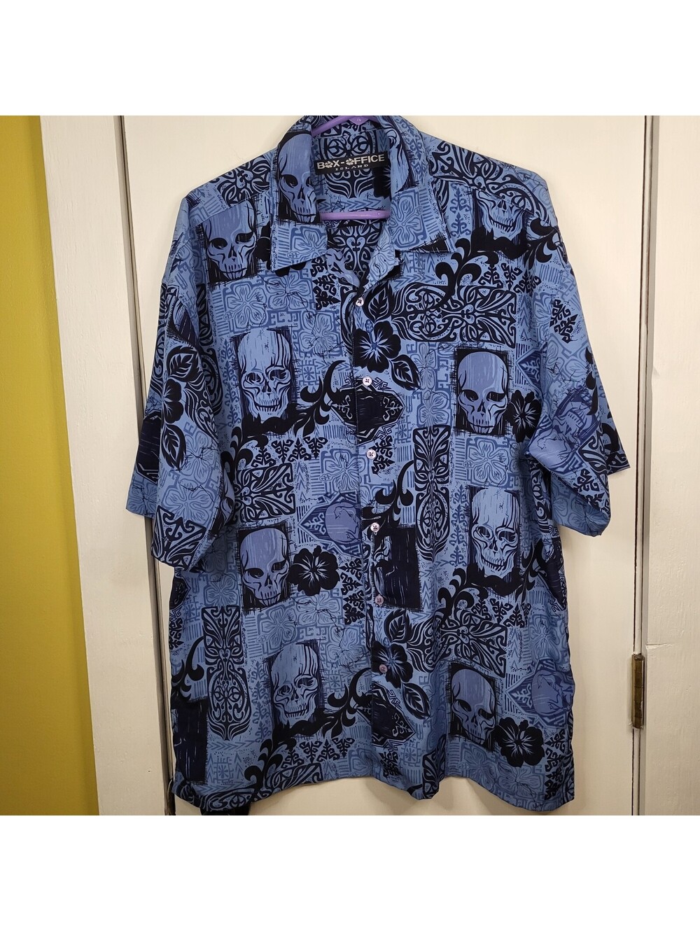 Box Office Island shirt Men's LG unique tribal design interspersed with skulls